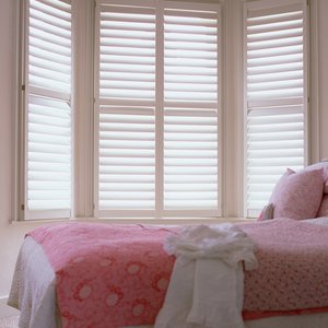 white-painted-bedroom-shutters