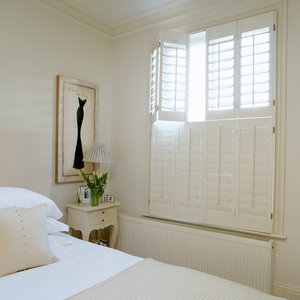 bedroom-shutters-wood