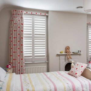 bedroom-curtains-wood-shutters