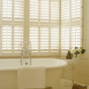 painted-bathroom-shutters