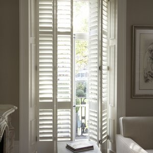 lounge-door-shutters