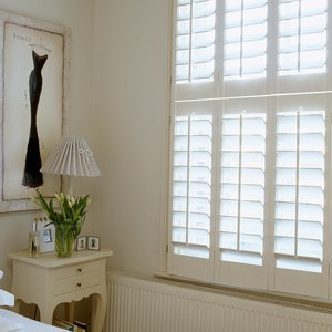 bedroom-white-shutters