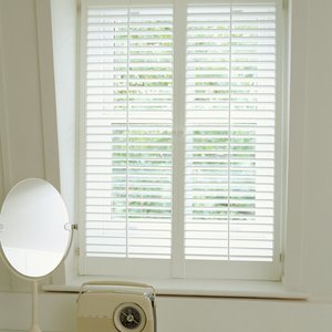 plantation-bedroom-shutters