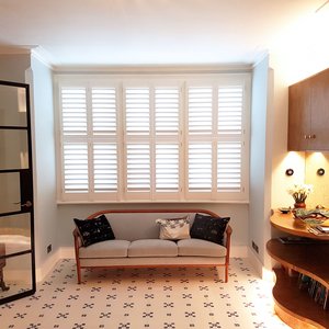 lounge-interior-shutters