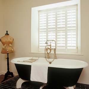 bathroom-plantation-shutters