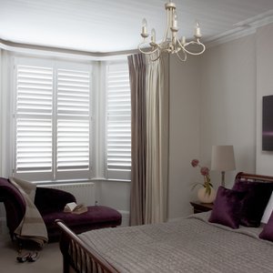 bedroom-bay-window-shutters